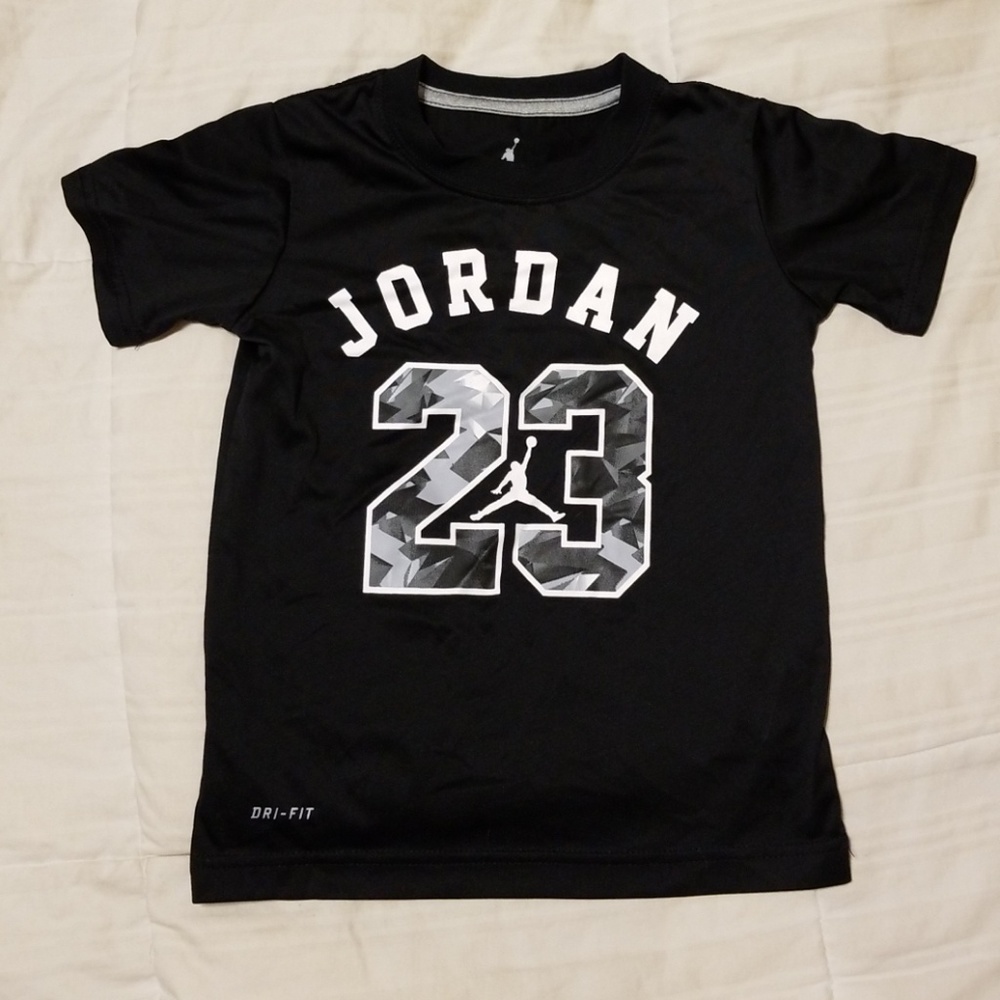boys Jordan short sleeve shirt